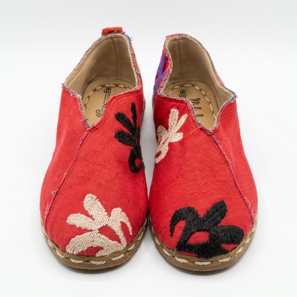 Nida Lu Handmade Suzani Slip-On Shoes Sz 38, Red Embroidered, New Never Worn